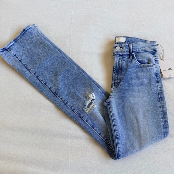 New Mother The Insider in Love in a Boat - Picture 3 of 8